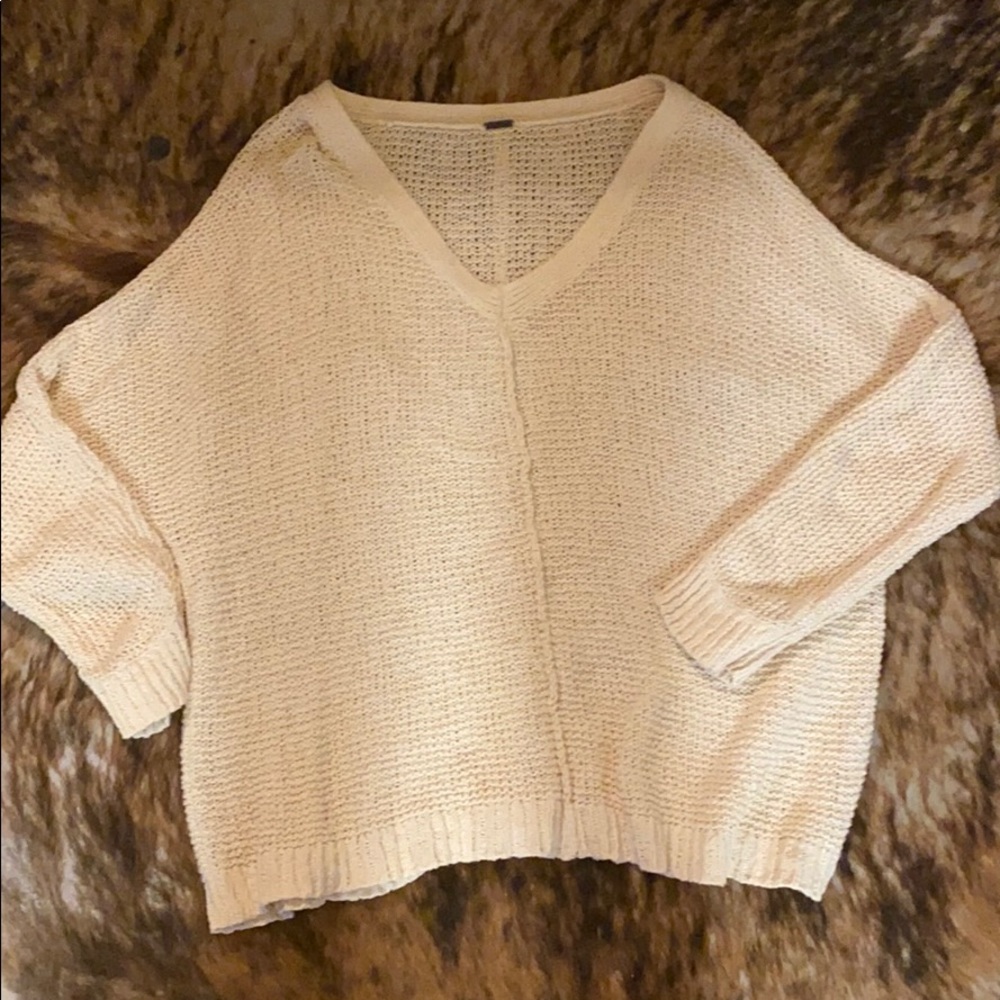 A cream oversized boyfriend free people sweater
